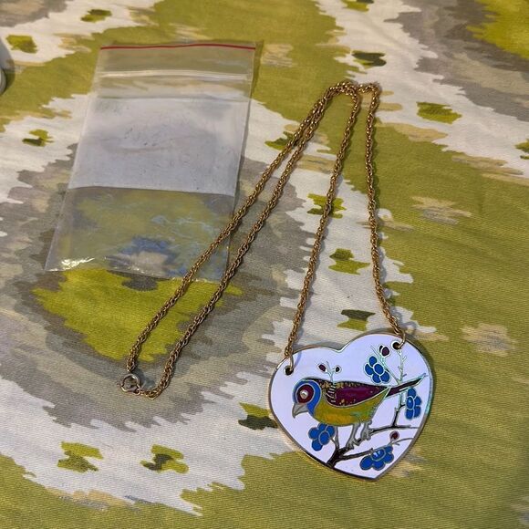 VINTAGE 1970’s New Gold filled Enamel Pendant Necklace - Picture 1 of 6